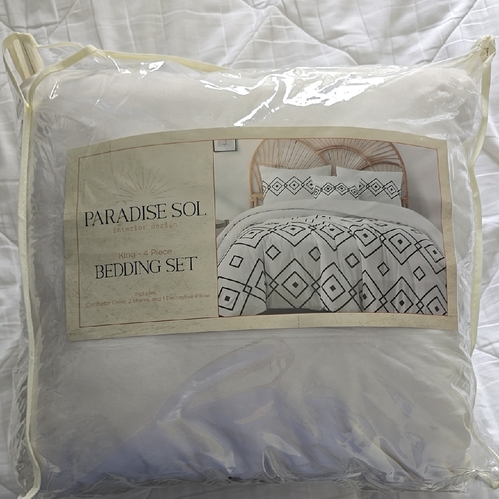White and Black Bedding Set
